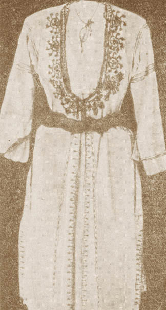  «Сагиес» — национальная   женская одежда, украшенная вышивкой