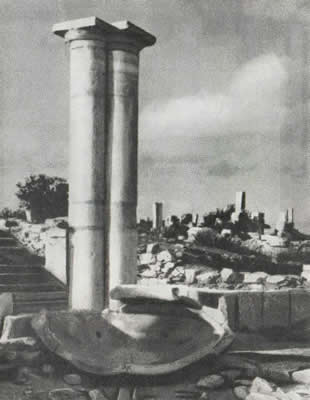 Угловая   колонна   палестры святилища  Аполлона близ  Куриона.   II   в.   н.  э.