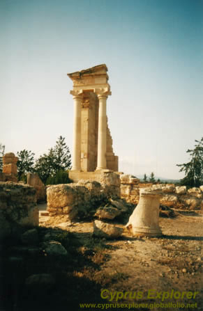 Портик храма Аполлона Илатиса