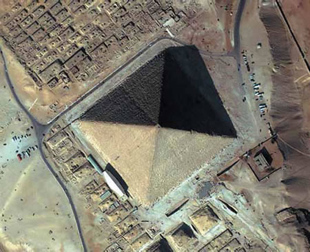 Вид сверху на Великую пирамиду