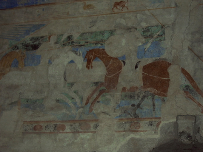 Фреска в зале донжона. Один из редких сохранившихся памятников настенной живописи романского периода